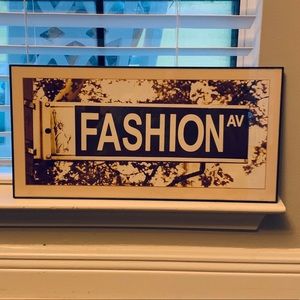 Fashion sign